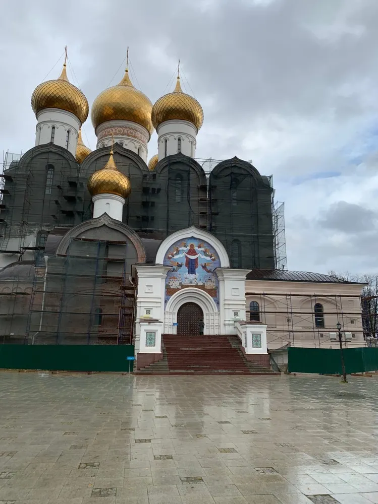 Успенский собор в Ярославле может поменять цвет