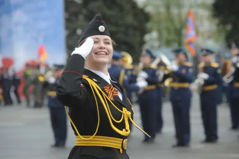 В Ярославле празднуют День Победы: фоторепортаж