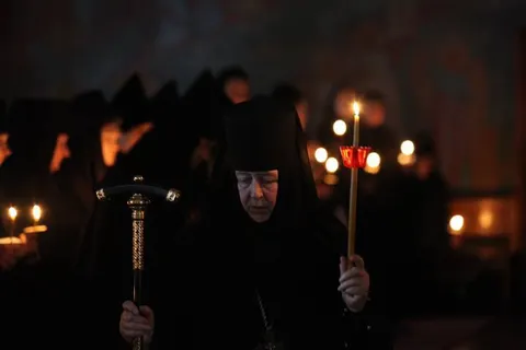 Опубликованы фото и видео с монашеского пострига в Толгском монастыре