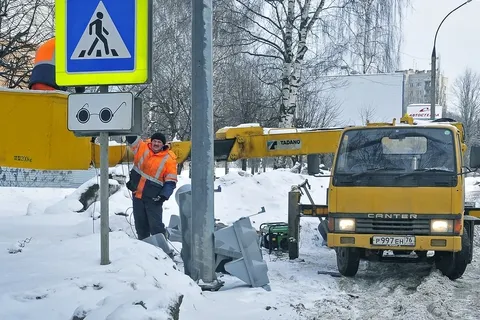 В Ярославле еще один участок дороги стал более безопасным для пешеходов. Фоторепортаж