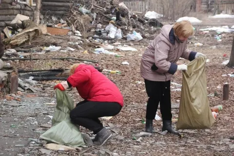 На Среднем поселке в Ярославле прошел большой субботник
