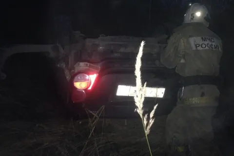 В Ярославле легковушка съехала в кювет и перевернулась