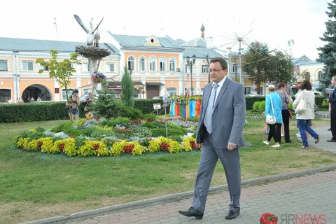 В Ярославле прошла презентация цветочных композиций «Ярославль многоликий», расположенных возле часовни Александра Невского. Фоторепортаж