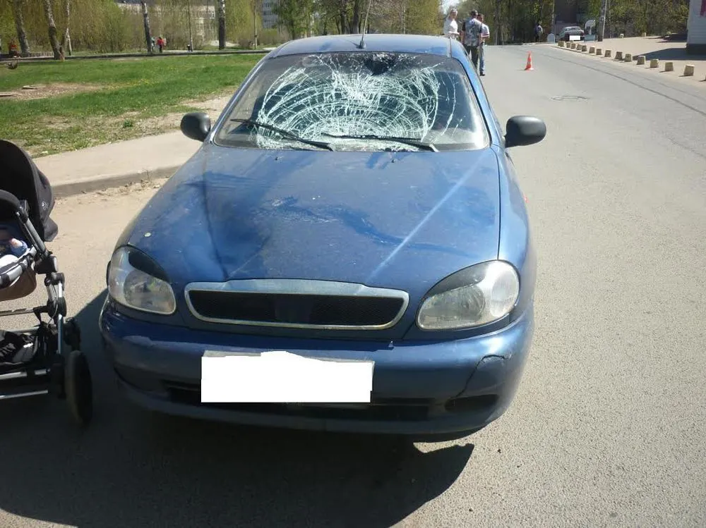 В Ярославле пьяный водитель сбил подростка в наушниках