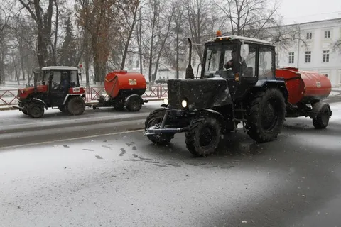 В Ярославле увеличивают количество снегоуборочной техники на улицах