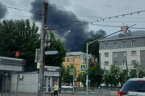 Столб черного дыма поднялся над Ярославлем