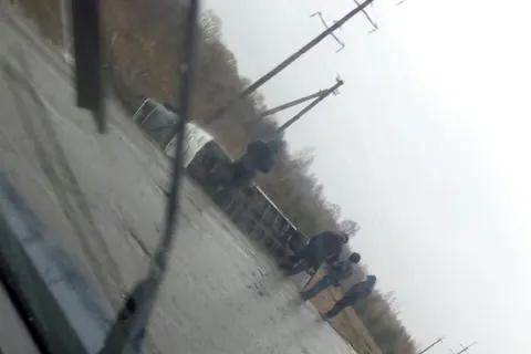 «Объезжал ямы»: под Ярославлем перевернулся автобус