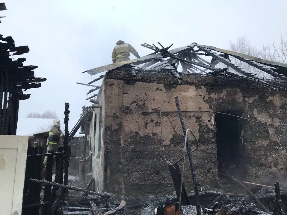 В Угличе при пожаре в двухквартирном доме погибла женщина