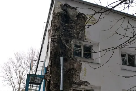 В Ярославле давно рушится спорткомплекс, куда приходят заниматься дети