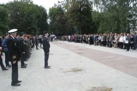 В Ярославле открылась осенняя вахта памяти у Вечного огня