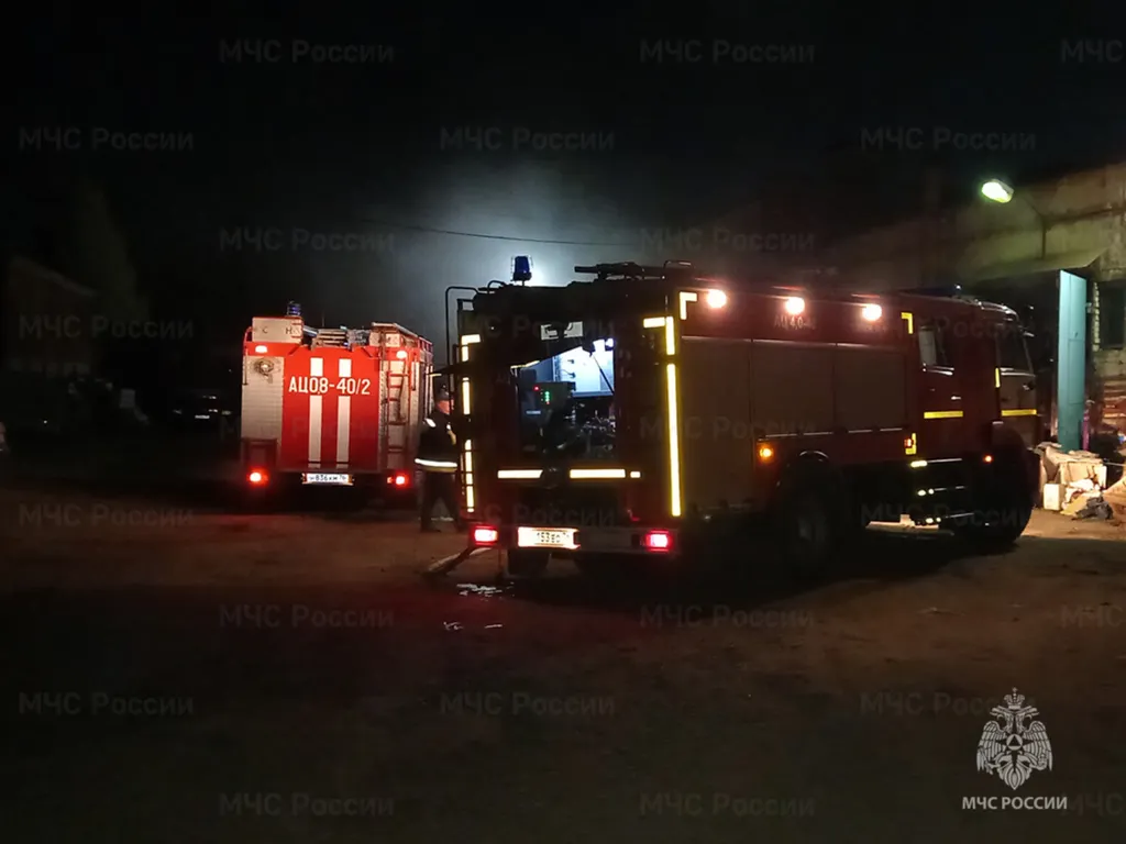 В Ярославле ночью горела автобаза