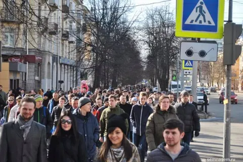 В Ярославле сторонники Алексея Навального заменили митинг прогулкой