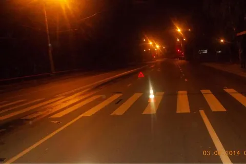 Ночью в Рыбинске иномарка насмерть сбила пешехода