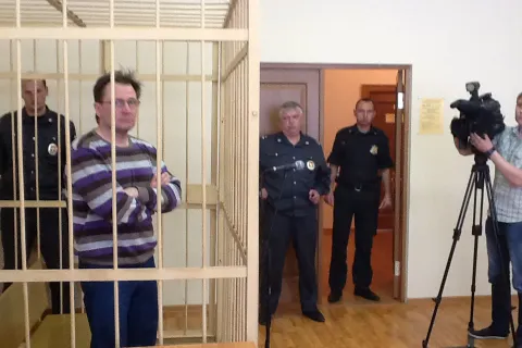 Константин Сонин явился в ФСБ с повинной 1 мая (видео с суда)