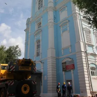 На Петропавловский храм в Ярославле установили семь колоколов