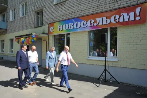 Семь врачей из Углича получили служебные квартиры
