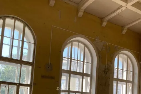 В Ярославле «Дом с Атлантами» продают через Avito