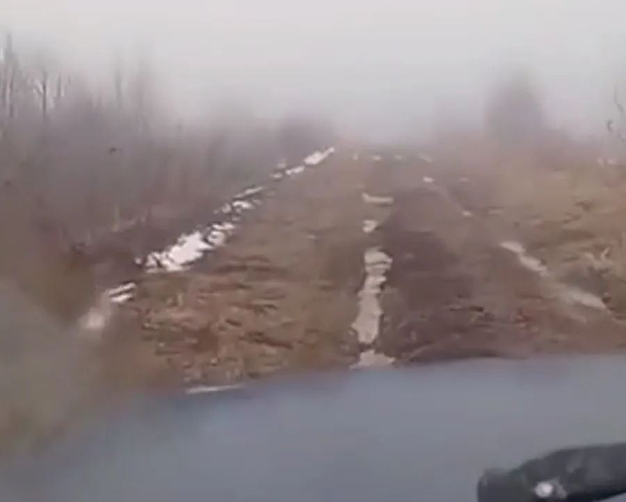Дорога в ярославскую деревню превратилась в непролазное месиво