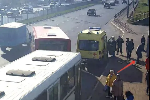 В Ярославле на остановке поселился бомж