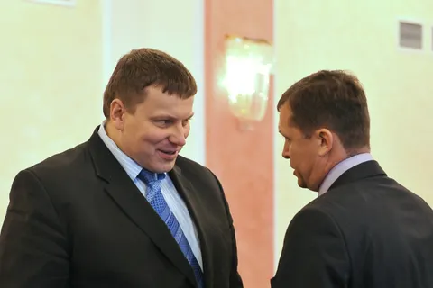 Шестнадцать мгновений из жизни двух директоров департаментов мэрии Ярославля Владимира Евдокимова и Бориса Буракова. С фото