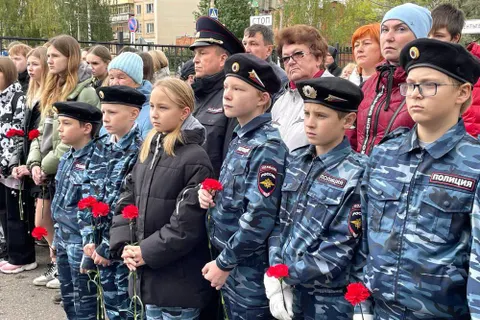 В Тутаеве открыли мемориальную доску в честь героя-милиционера