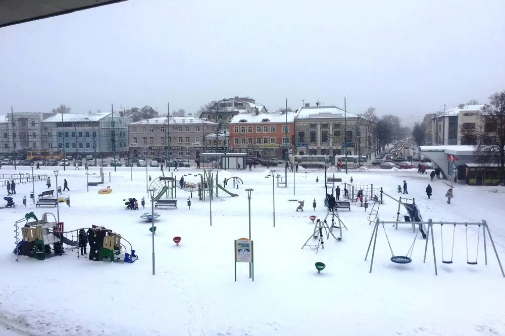 На площади Юности появились бесплатные аттракционы