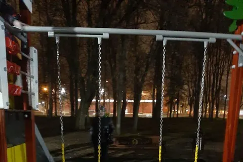 В Ярославле в парке на новой детской площадке пострадал ребенок