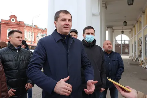 Владимир Волков открыл обновленный сквер у Гостиного двора в Ярославле