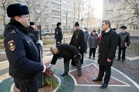 В Ярославле открыт памятный знак погибшим сотрудникам службы вневедомственной охраны