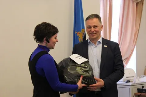 Депутаты муниципалитета  вручили ярославским садоводам семена цветов