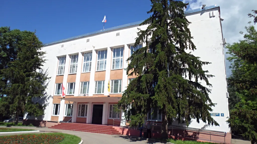 Переславская администрация обещает помочь многодетной семье, у которой отобрали землю