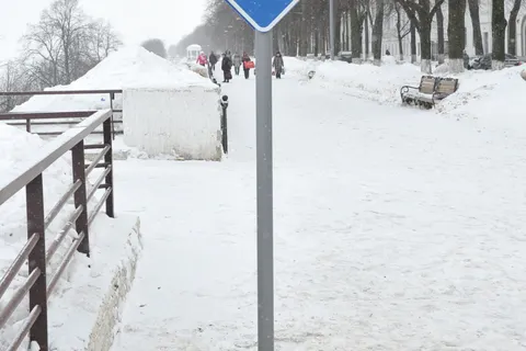 В Ярославле появился новый арт-объект — дорожный знак для фотографирования