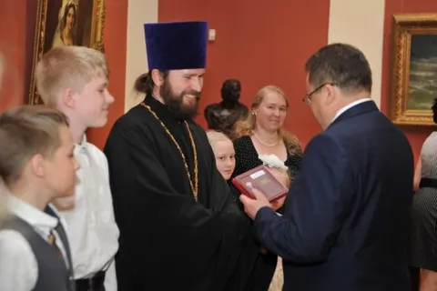 Одиннадцать ярославских семей награждены медалями «За верность родительскому долгу»