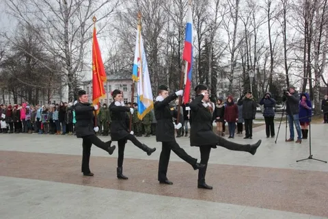 Ярославские школьники заступили в почетный караул у Вечного огня