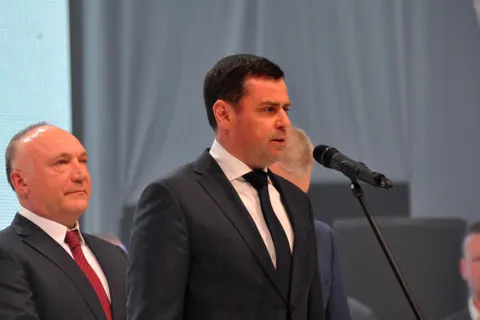 Дмитрий Миронов вручил хоккеистам ярославского «Локомотива» бронзовые медали чемпионата КХЛ