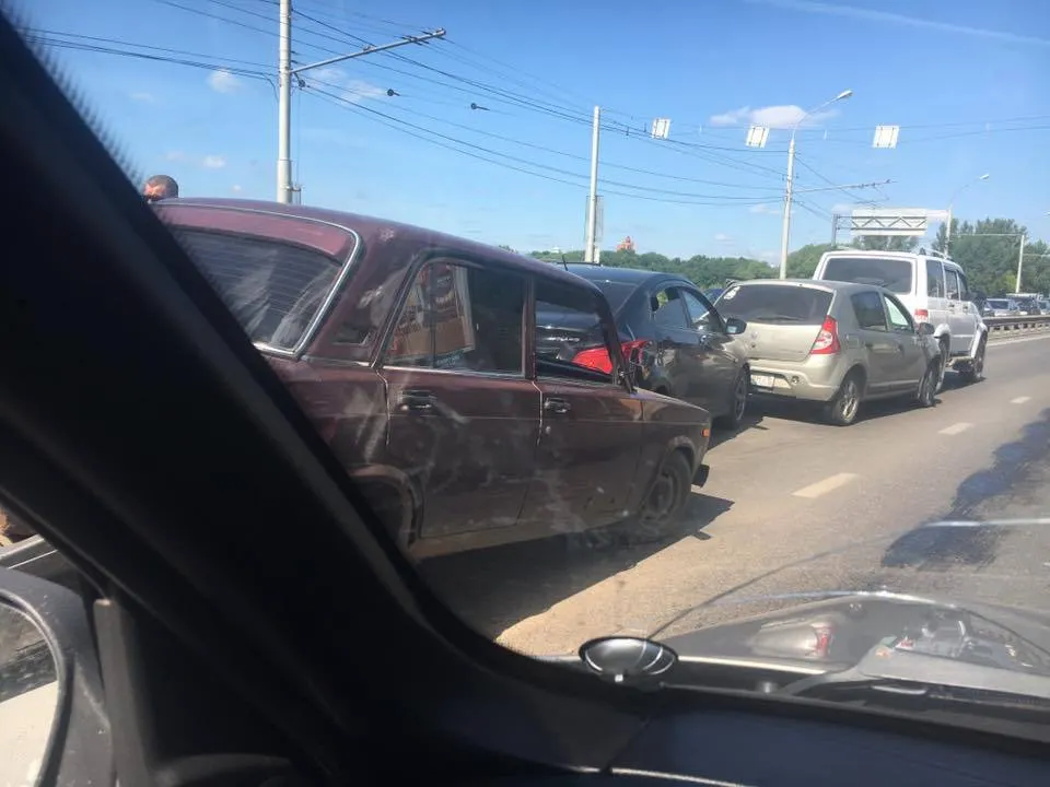 Гармошка из шести автомобилей парализовала движение на Московском проспекте
