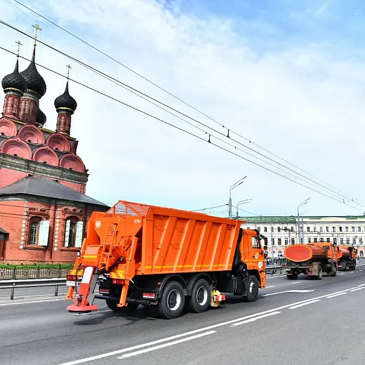 В Ярославле коммунальщики летом боролись со снегопадом