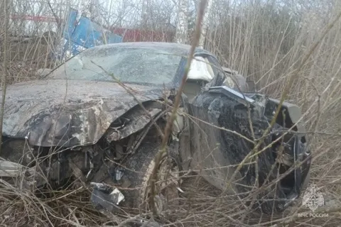В Ярославской области «Ауди» смяла автобусную остановку