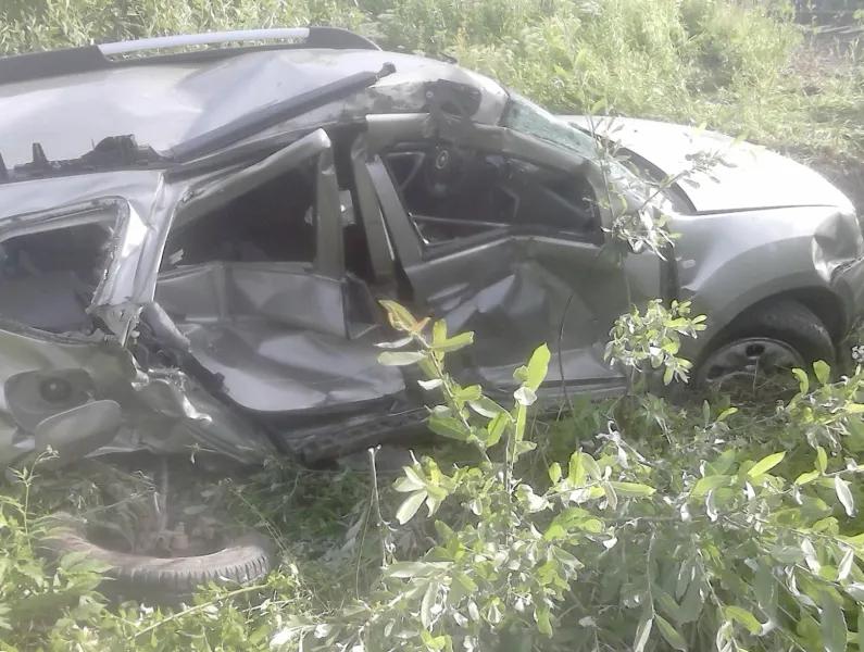 В Угличском районе столкнулись автомобиль и тепловоз
