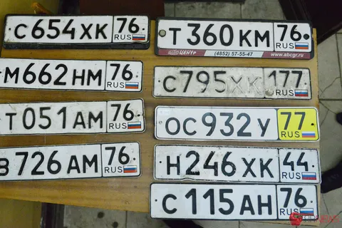 В Ярославле уплывшие во время потопа автомобильные госномера ждут своих владельцев