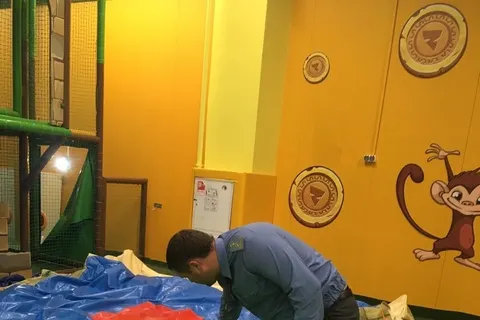 Проблемные аттракционы с детскими батутами выявляют по всей Ярославской области