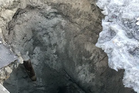 У автовокзала в Ярославле провалилась земля