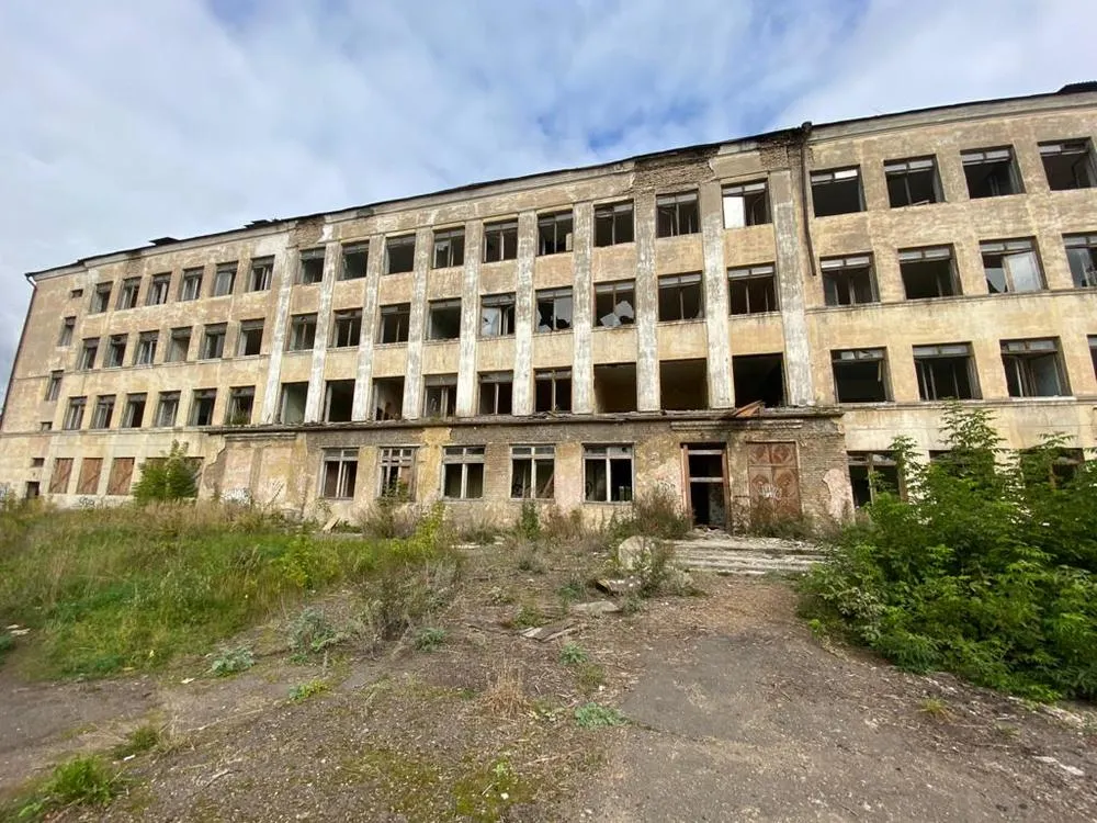 Ярославский детский омбудсмен требует законсервировать опасное заброшенное здание