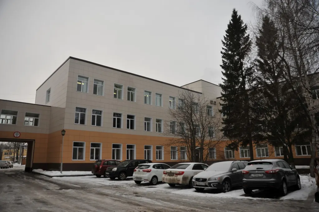 Два отделения треснувшей детской больницы Ярославля переедут в другое здание