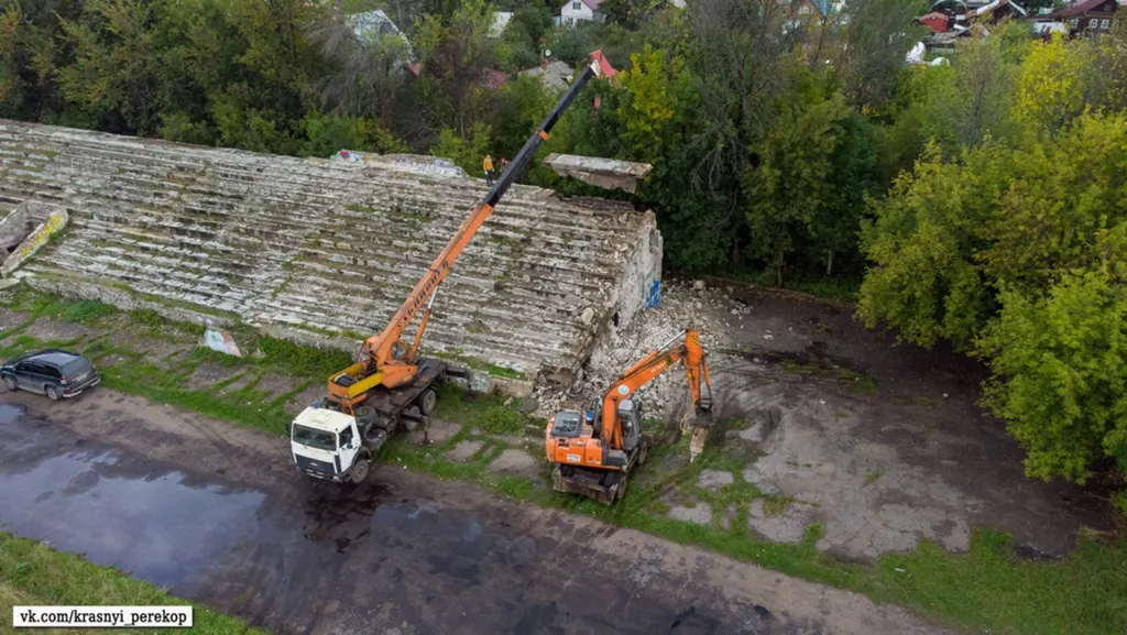 В Ярославле начали сносить стадион «Красный Перекоп»