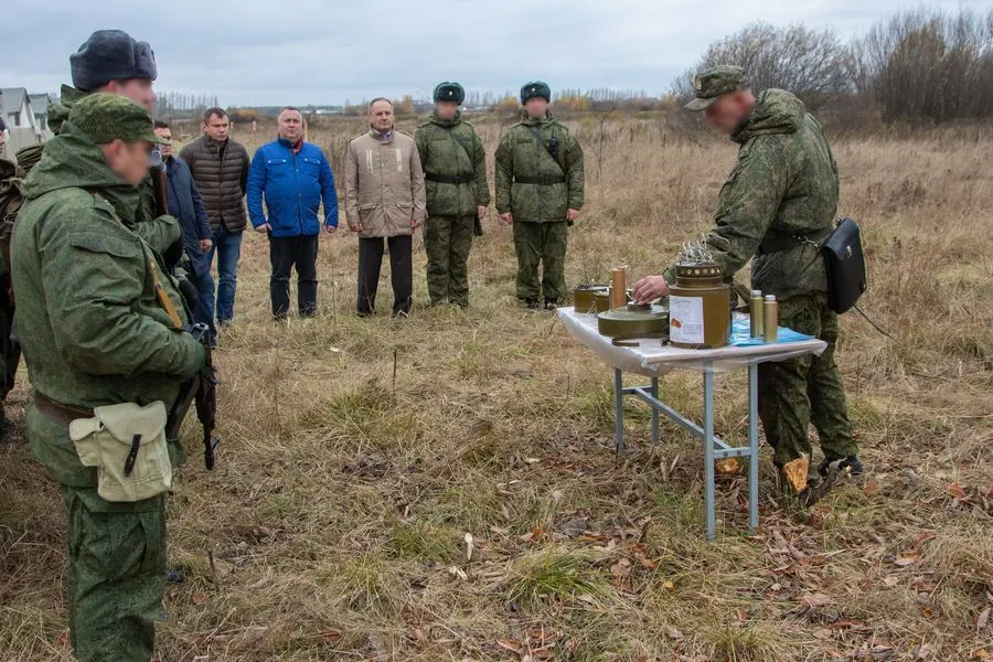 Депутаты Ярославской областной Думы оказывают помощь центру подготовки мобилизованных граждан