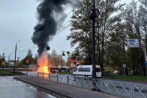 В Ярославле сгорел автобус питерского перевозчика