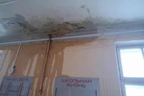 Школа в Ярославле: дети учатся на развалинах?