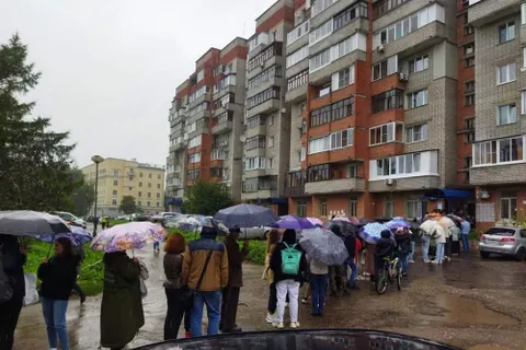 В Ярославле выстроилась гигантская очередь за школьными проездными