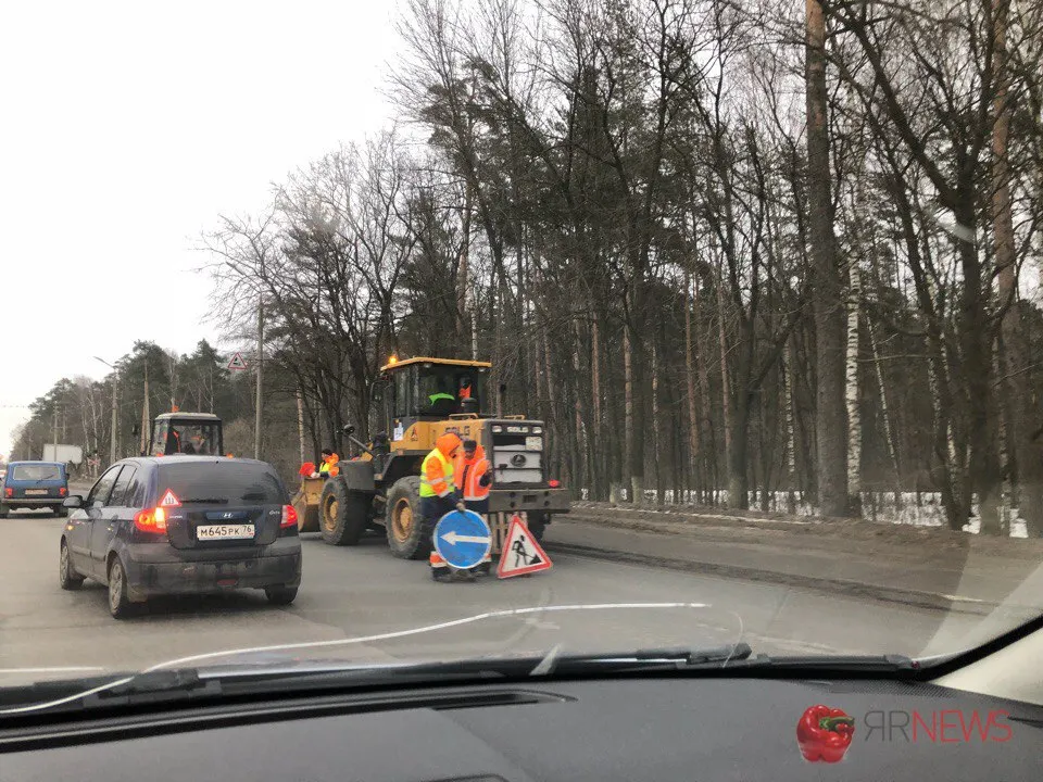 На проспекте Авиаторов в Ярославле сняли асфальт